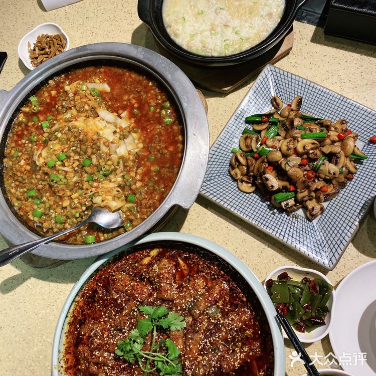 个人觉得重庆天地里面的中餐厅就铜锣湾是最好吃的