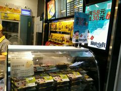 -周黑鸭(郑州中原区华山路中原万达沃尔玛店)