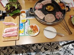 -江南猪肉商会无限续吃(弘大店)