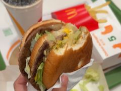 -麦当劳(上海虹桥站30B检票口楼上)