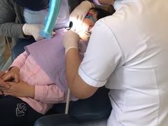 -瑞尔齿科(上海长风大悦城店)