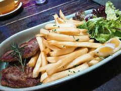 普罗旺斯炭烧烤猪排配薯条色拉-MIKAKU(万达广场上海宝山店)