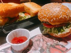 -The Habit Burger Grill 哈比特汉堡(复兴soho店)