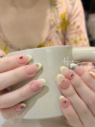 -花岐款式专研健康美甲沙龙