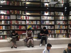 -钟书阁(群光广场店)