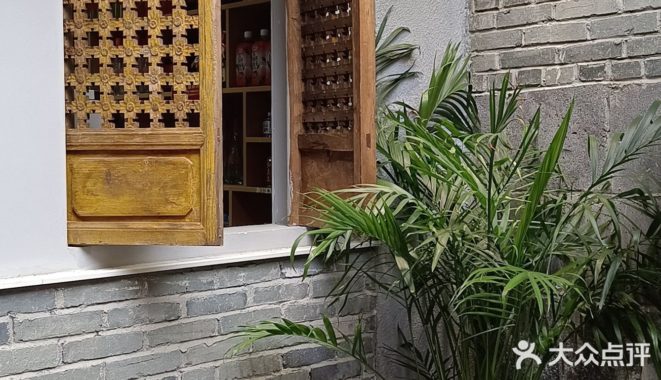 是吃鸭子火锅的，刚好没吃饭，就在他家吃了，汤超级好喝