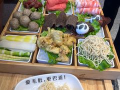 特色菜九宫格-大熊猫毛肚火锅(烟台万象汇店)
