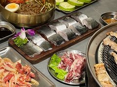 -围炉肉舍•炭烤活鳗•丹东海鲜烤肉(步行街店)