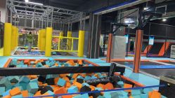 -蹦贝运动中心·蹦床·攀岩·闯关(龙岗店)