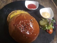 -HIGH FIVE哈福手工汉堡(桂林路店)