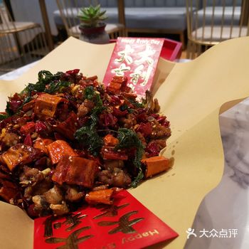 地点️：在九龙仓的6楼，一上电梯就能看到了