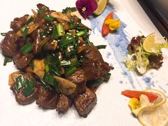铁板蒜片炒牛肉-彩蝶谷美食廊·粤式经典南番顺·铁板烧烤泰风味(广州长隆酒店)