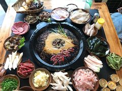 -虎贲三拖八老火锅(洋人街店)