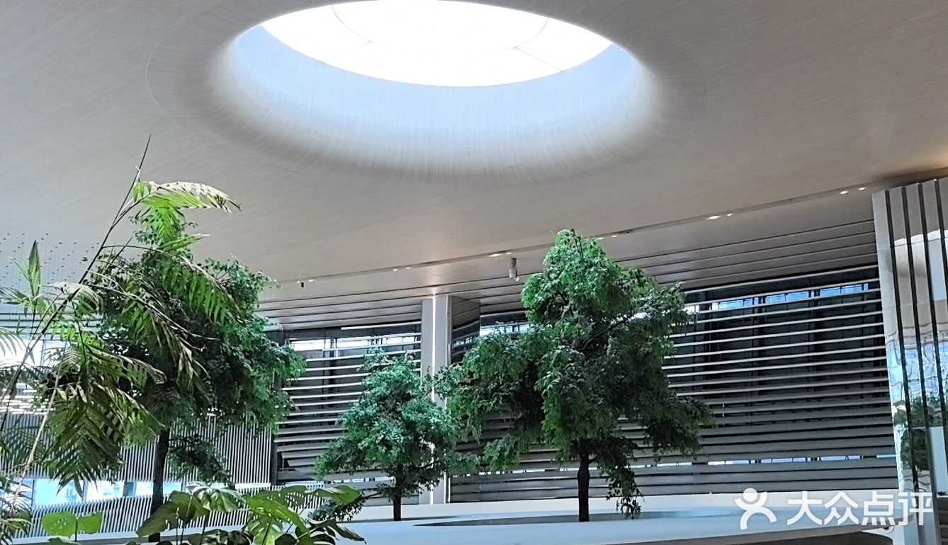 惠灵顿牛排^牛排简直是太好吃了，口感绝了，酥皮很香