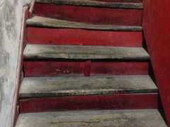 上楼咯吱咯吱的-胖哥料理(兴义里店)