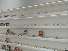 -美式眼镜·授权蔡司.依视路.尼康.豪雅.明月(南翔印象城店)