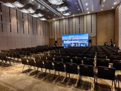 -上海跨国采购会展中心