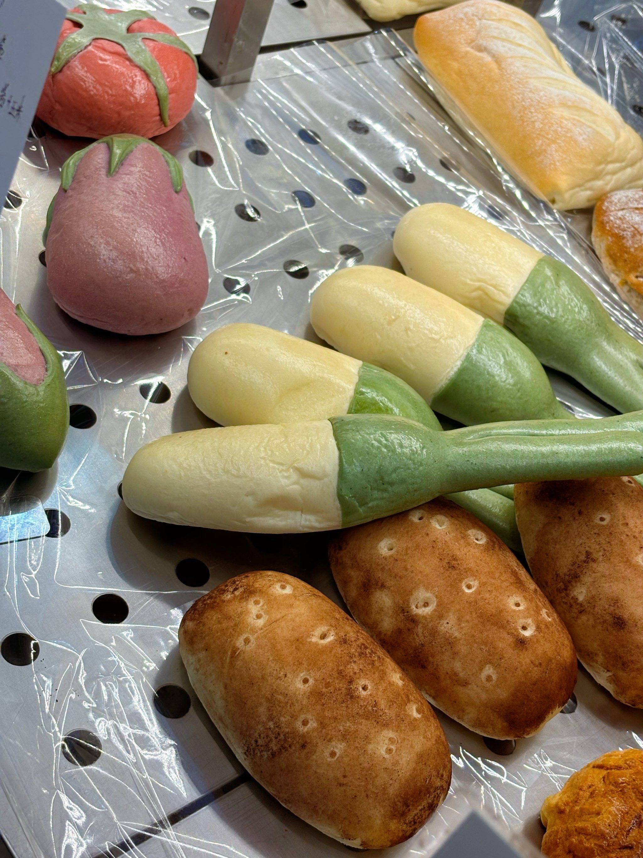 可爱造型的蔬菜面包