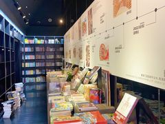 -钟书阁(松江泰晤士小镇店)