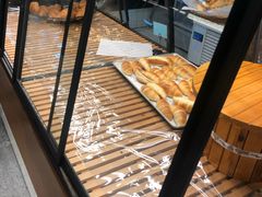 面包甜点陈列柜-Dough&Joe团憩(瑞虹天地月亮湾店)