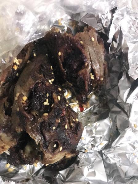 王妈手撕烤兔(鸿明市场店)-"兔头口感超级干,像是烤焦了,口感像一块木