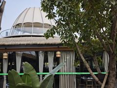 -茅草房·河畔园林火锅