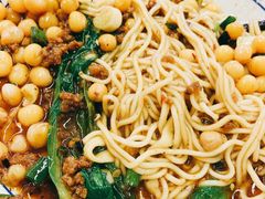 -渝之汇牛肉豌杂面