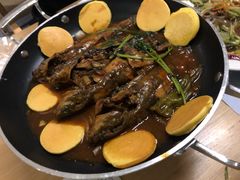 铁锅昂刺鱼贴玉米饼-关东小磨东北菜(上海长风大悦城店)
