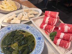 -尚尚仙·酸汤猪手·猪肚鸡火锅(华联万柳购物中心店)