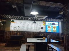 大堂-陆记牛庄·碳锅龙虾烧烤(爱上花园店)