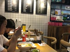 -鑫花溪牛肉米粉(人民广场店)
