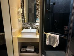 -粤塔x电竞酒店(深圳龙华大浪后浪新天地店)