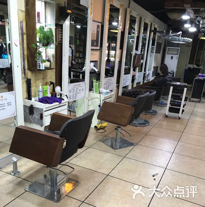 香港尊尼美发连锁(徐州路店)图片 - 第1张