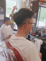 -东方先生国潮男士理发馆