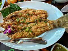 -Chom Cafe and Restaurant