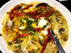 招牌酸菜鱼-老头儿油爆虾·知味杭州(爱琴海购物中心)
