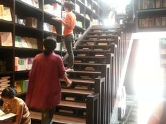 -钟书阁(松江泰晤士小镇店)