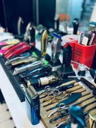 -老男孩男士理容馆·理发·烫染·修面