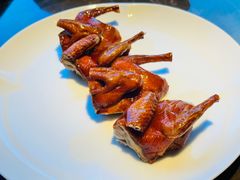 脆皮妙龄乳鸽-新荣记(BFC外滩金融中心店)