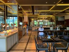 面包甜点陈列柜-大中华希尔顿酒店-念自助餐·嗨啤·小龙虾