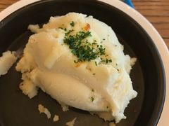 -汽车博物馆主题餐厅
