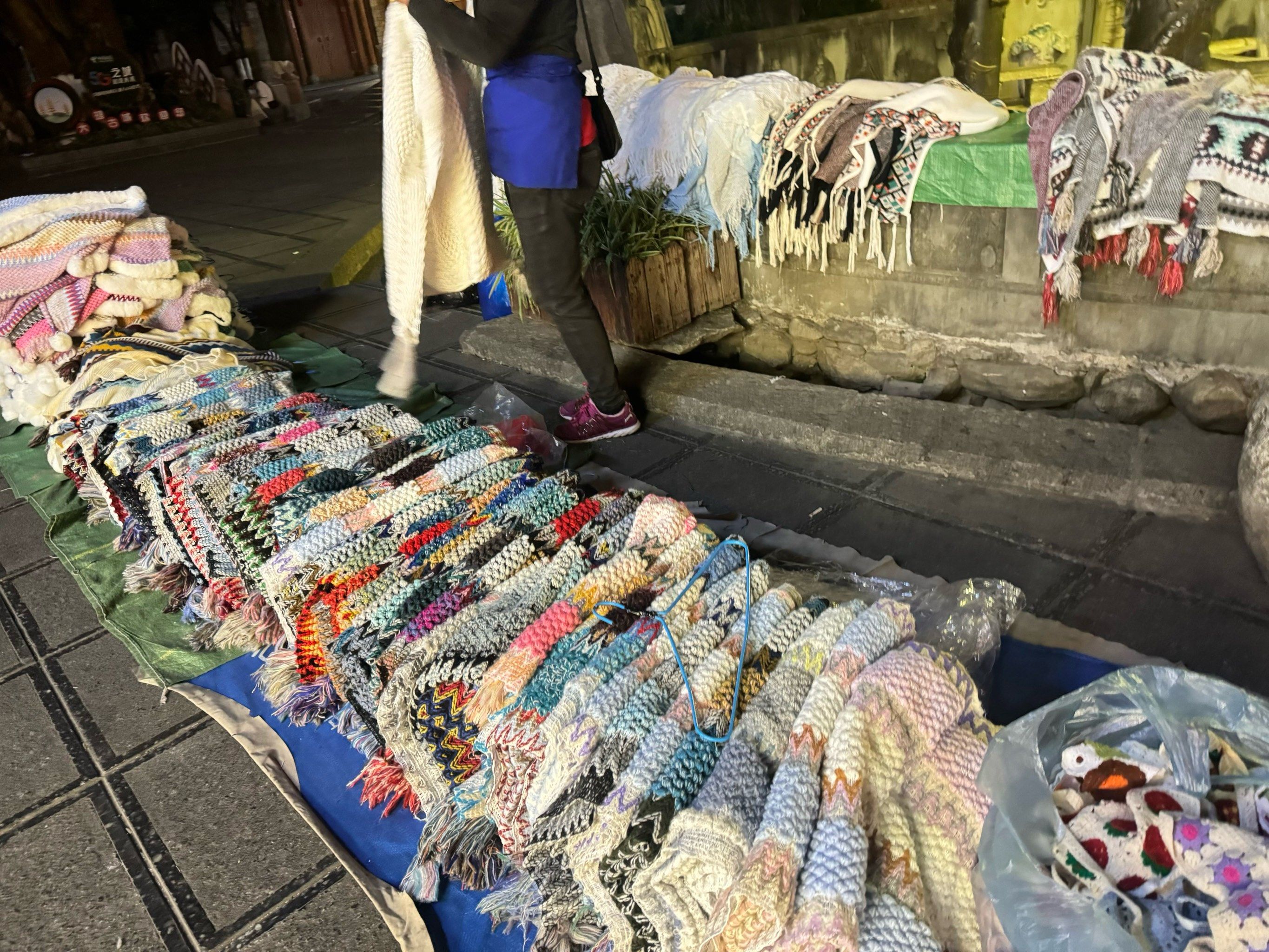 手工艺品街头摊