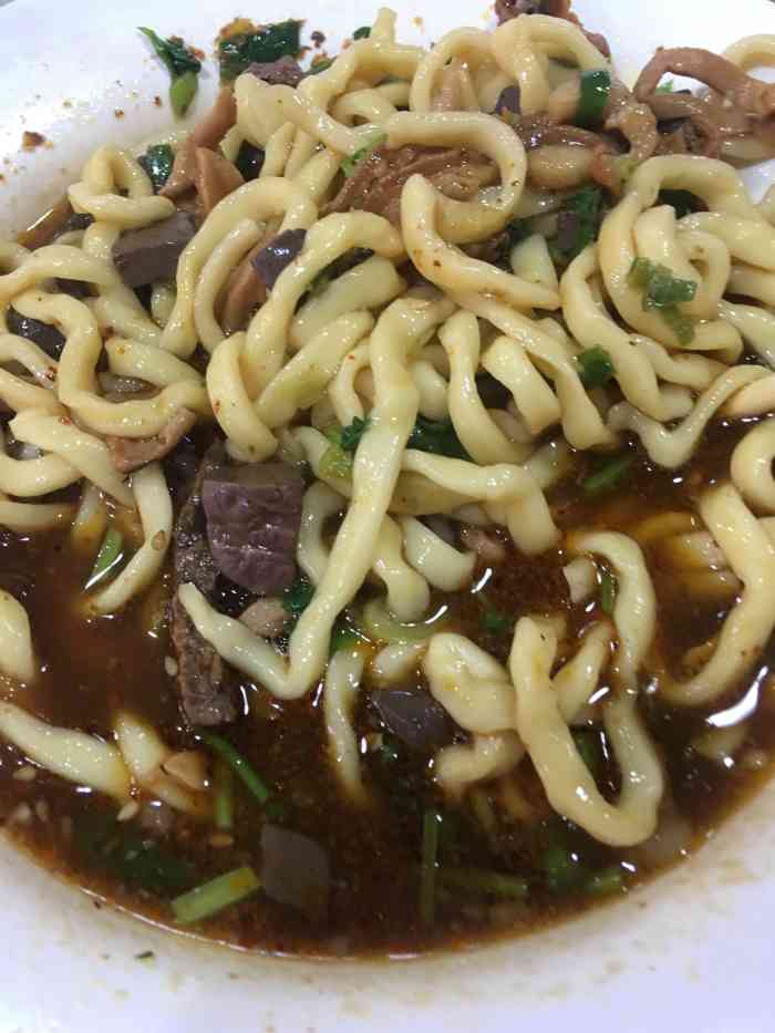 好滋味羊杂面(景子街小吃城店)-"[薄荷]环境: 地点在景子街小吃街,爆