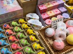 -猫的天空之城概念书店(丽江古城饮玉巷店)