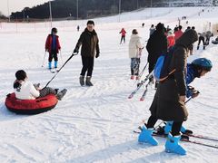 -十三陵雪世界滑雪场