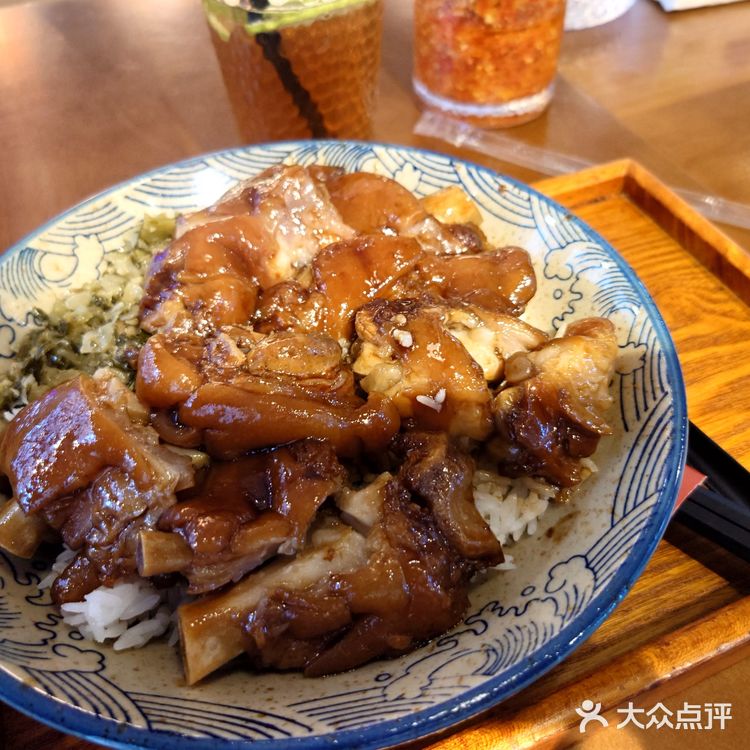 南城也有四点金饭吃了！！一夹就脱骨