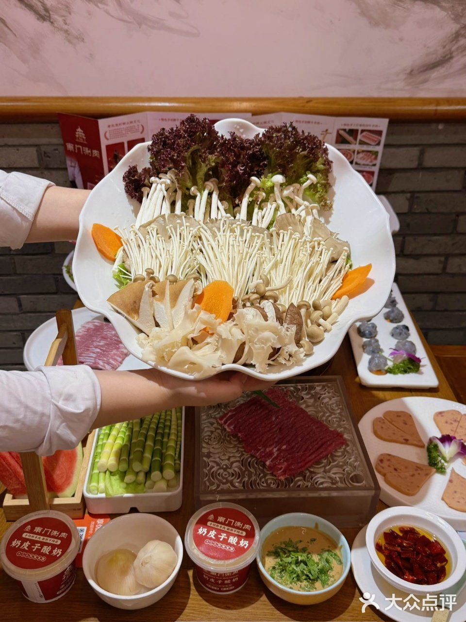 北京人的深夜食堂!这家涮肉的鲜羊上脑太顶了!