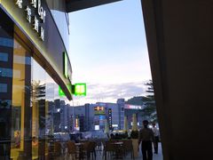 -奈雪的茶(优特汇店)