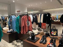 -URBAN REVIVO(高德置地广场·春广场店)
