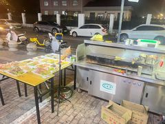 -山野的朋友露营炭火烤肉